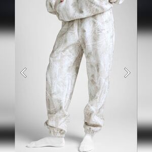 NWT Comfrt Oversized Camo Sweatpants In Silver Birch Small